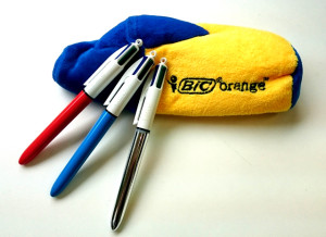 『4色ボールペン＆ボールペン型ペンケース』（BIC）